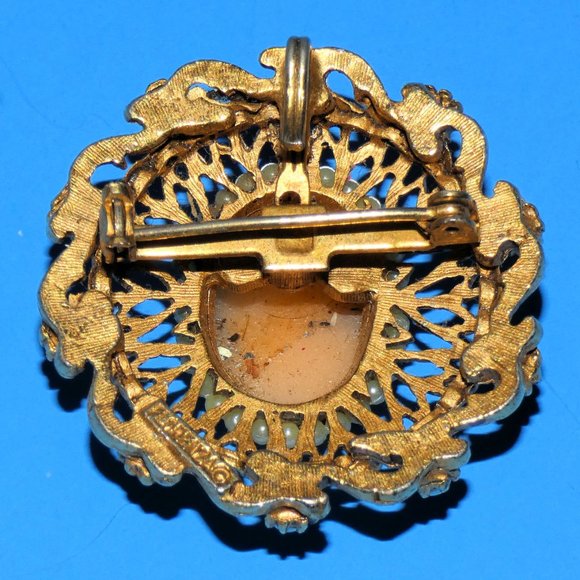 Vintage FLORENZA Cameo Brooch Pin Left Facing Gold Tone Frame Faux Seed Pearls - Picture 4 of 6